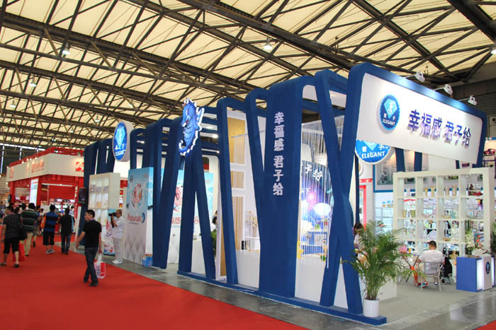 觸摸屏發(fā)展引領(lǐng)相關(guān)行業(yè)不斷進(jìn)步：大玻璃如何檢驗(yàn)表面--大尺寸樣品的水滴角測試 